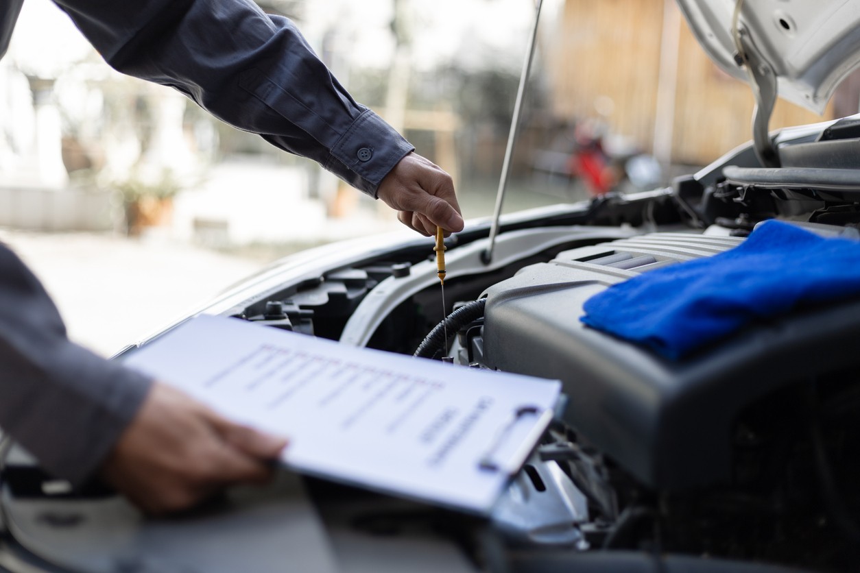Troubleshooting Common Problems with an Audi Maintenance Mechanic